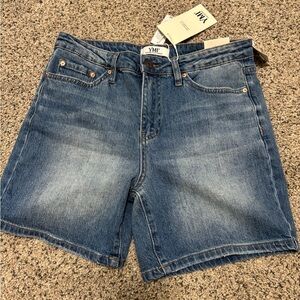New YMI high rise 5.5” inseam very flattering shorts stretch denim size 5 or 4
